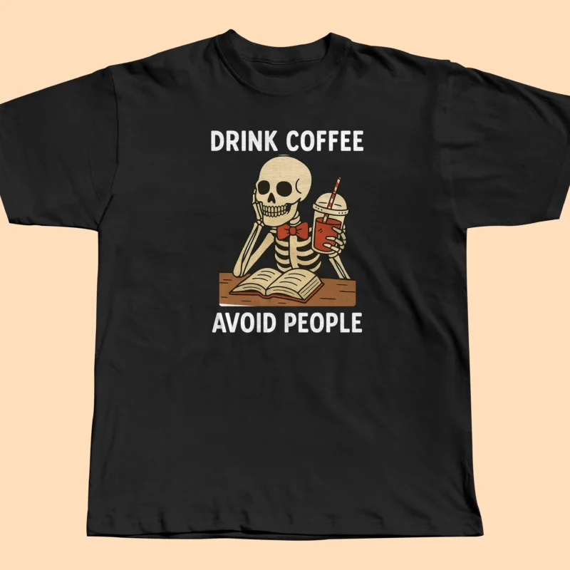 koszulka „niedziela” to t shirt z nadrukiem klasycznego polskiego obiadu – schabowego, ziemniaków i buraczków. idealna dla miłośników tradycji i domowej kuchni. (kopia) (kopia)